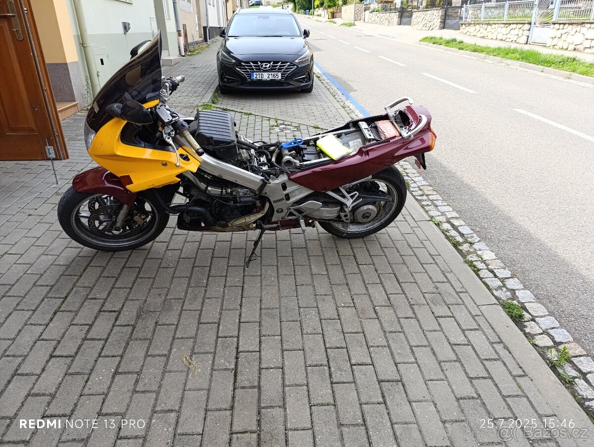 Honda VFR 750F RC36 - 2