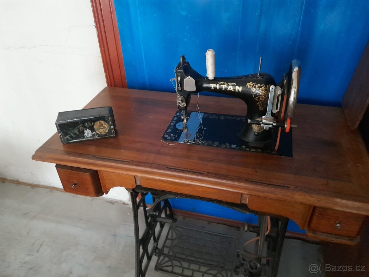 Prodám starožitný šicí stroj Titan - 2