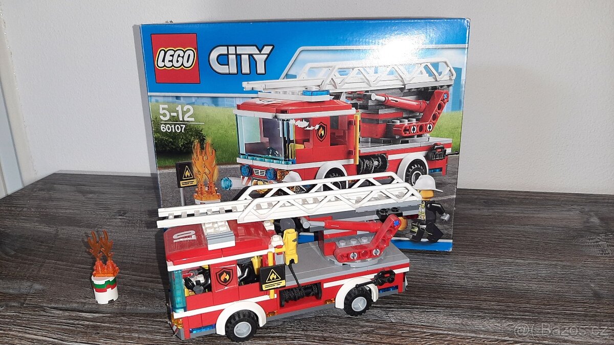 lego CITY 60107 hasiči - 2
