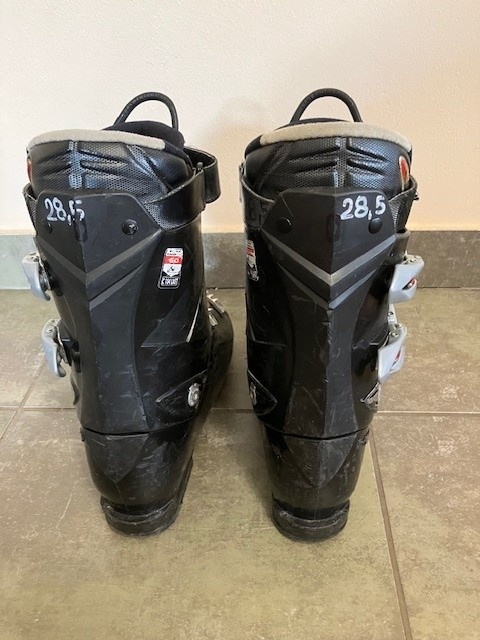 Prodám lyžařské boty HEAT velikost 28,5/44, dobrý stav - 2