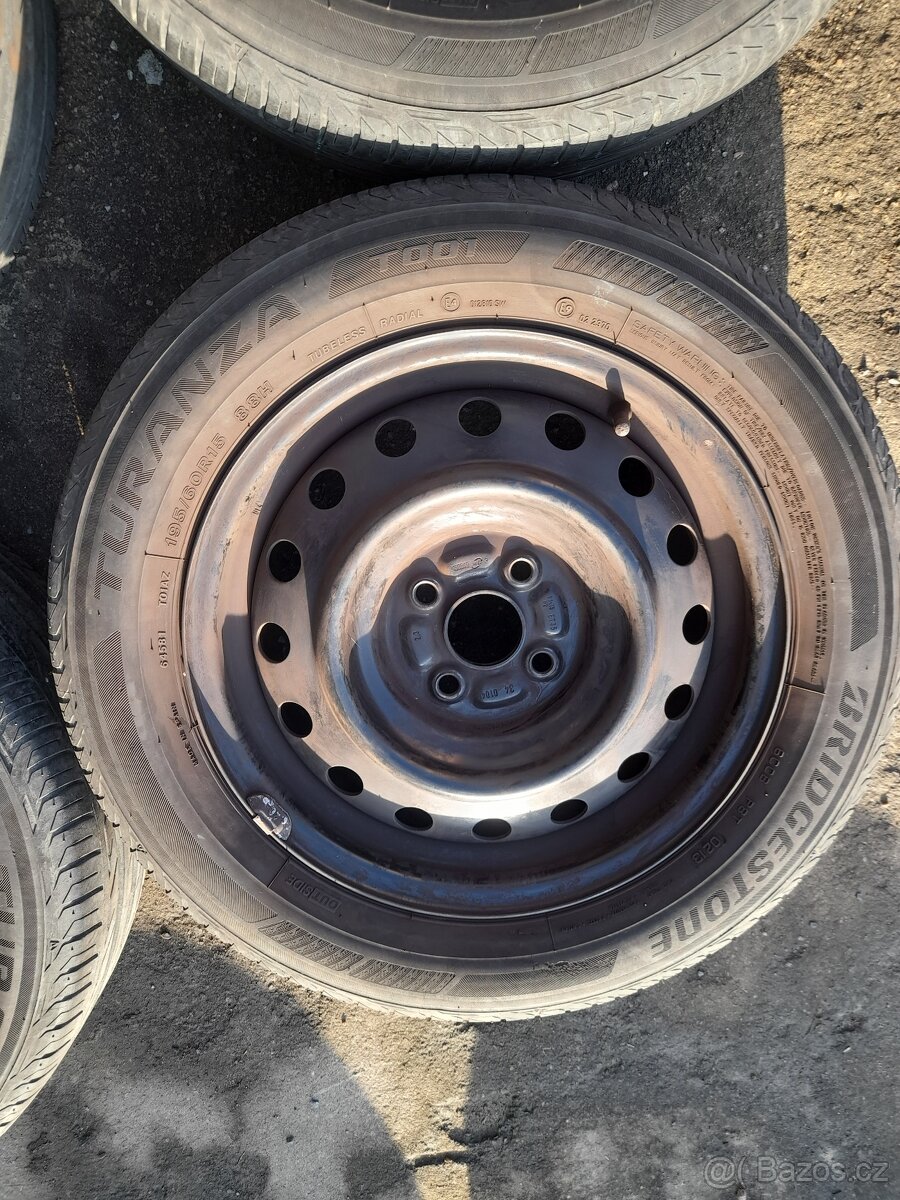 4x 15" obutá letní kola na Toyota. - 2