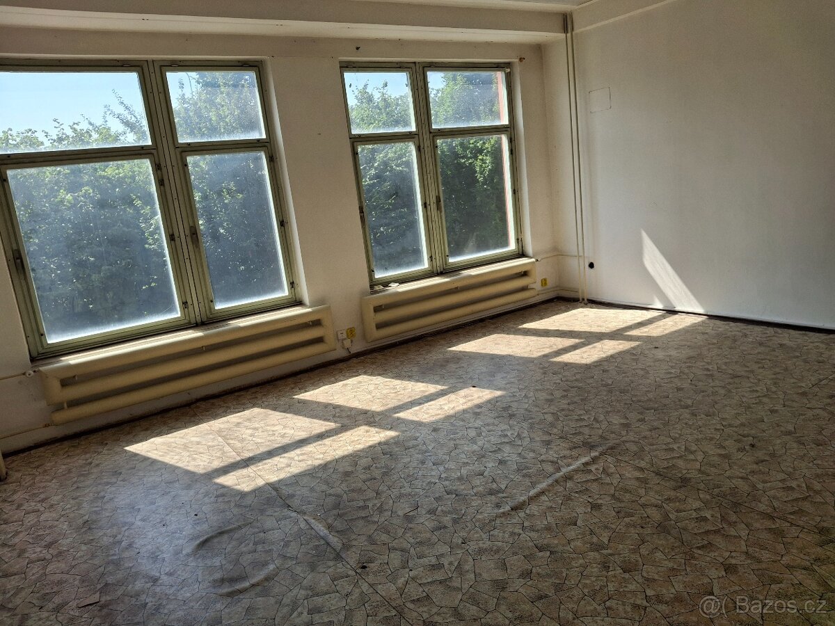 Pronájem kanceláře 36 m2 Tábor, areál COGEBI a.s. - 2