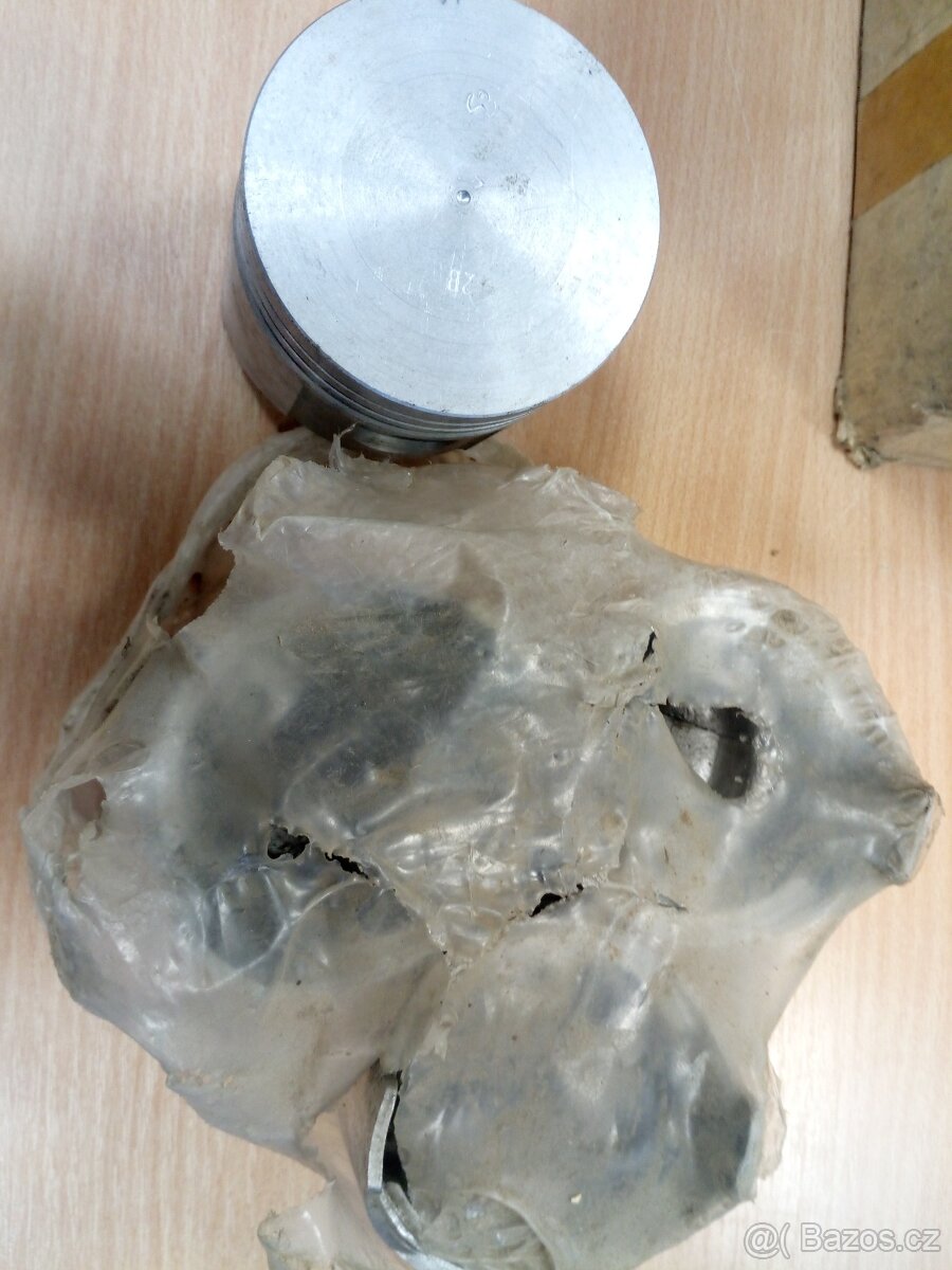 Nové písty Tatra 603 / závodní Škoda - 2