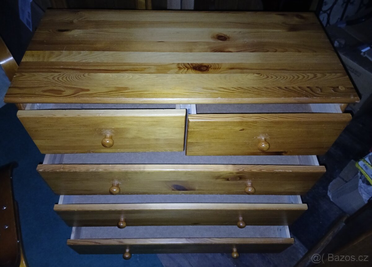 Celo masivní 5 šupliková komoda - 2