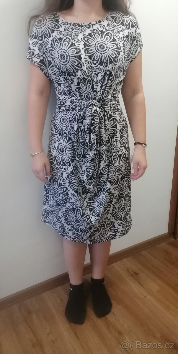 KRÁSNÉ ŠATY VEL. L/XL - 2