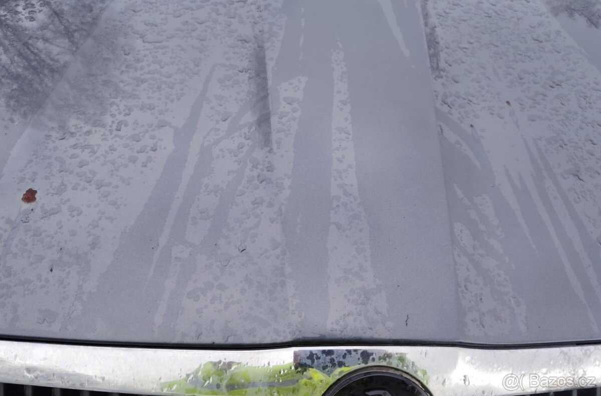 prodám kapotu vč masky na Škodu Octavii 2 před FL - 2