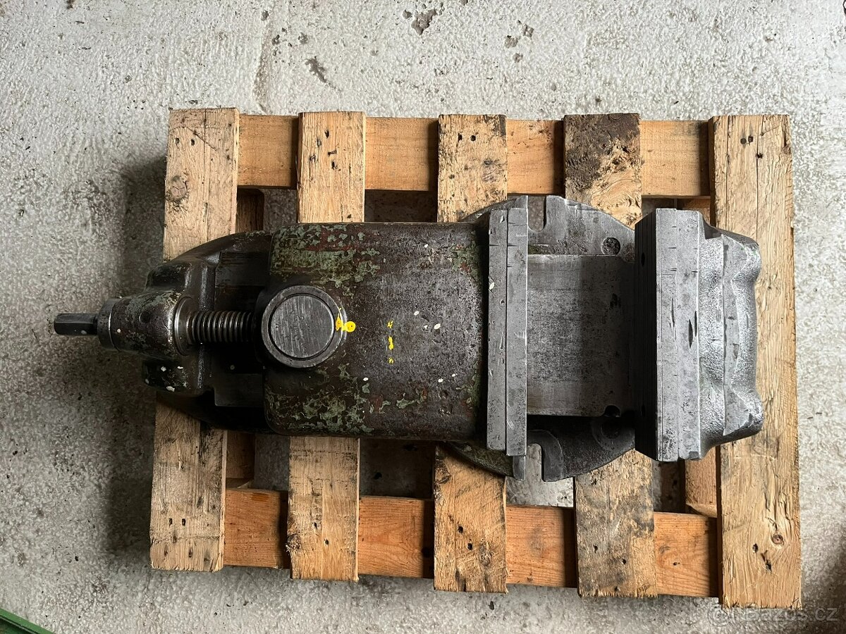 Strojní svěrák 250 - 2