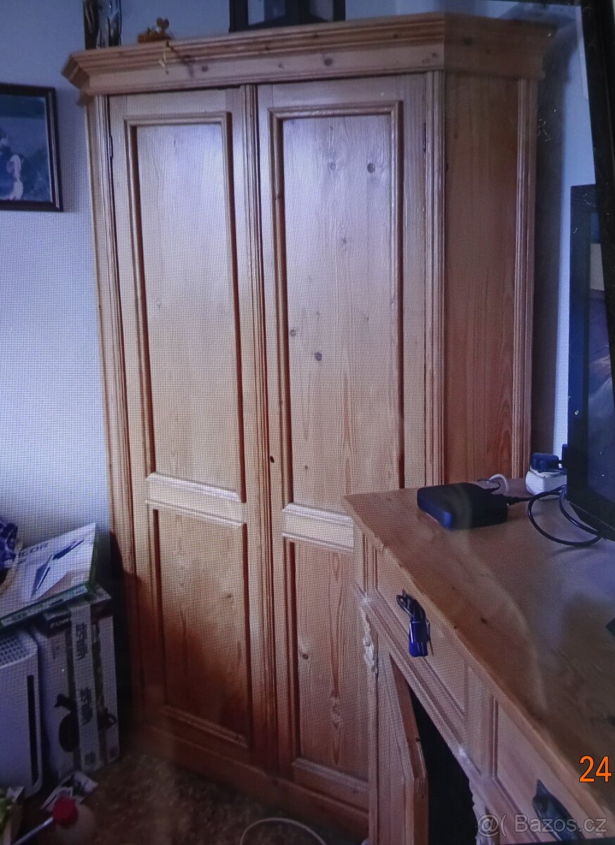 Rohová skříň - masiv smrk - 2
