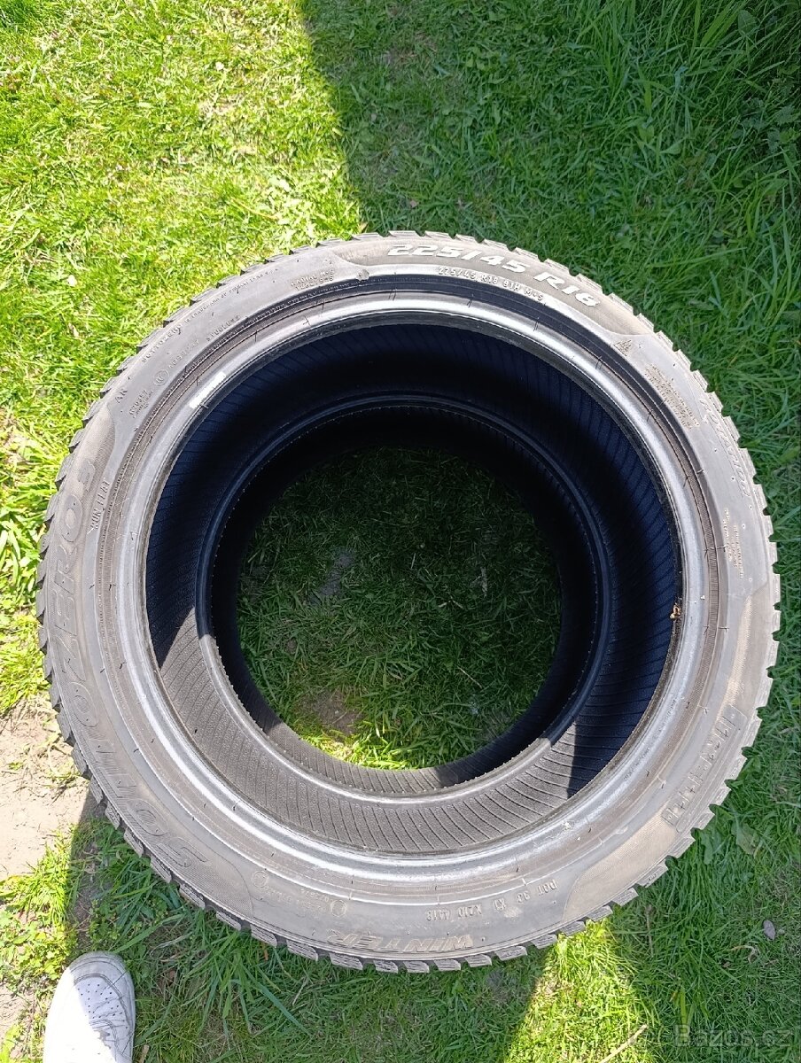 225/45 R18 - 2