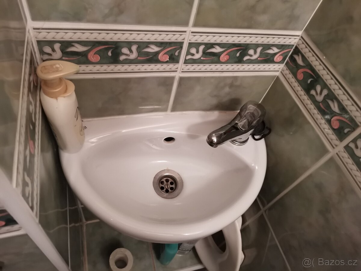 PRODÁM MALÉ UMYVADLO + vodov.baterie - 2