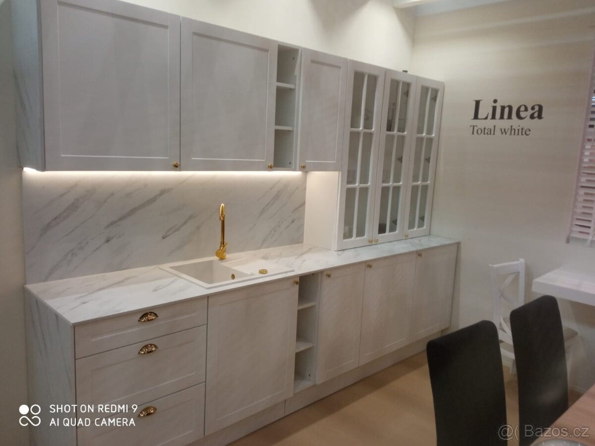 krásná designová kuchyňská sestava bílý a šedý mat - 2
