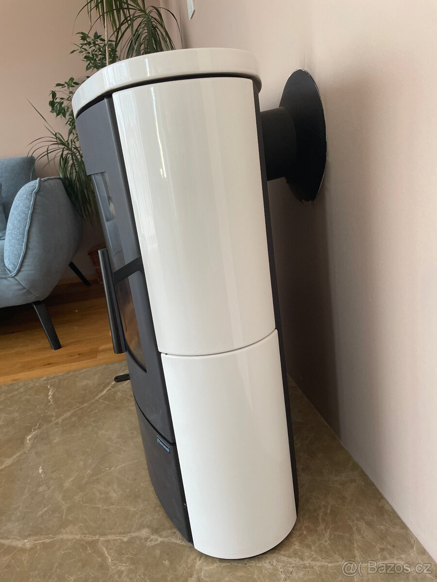 Moderní krbová kamna s bílými kachlemi - téměř nová - 2