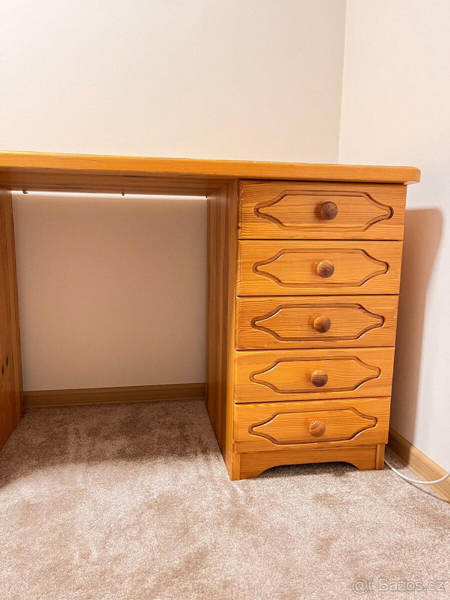 PSACÍ STŮL Z BOROVICE - 2