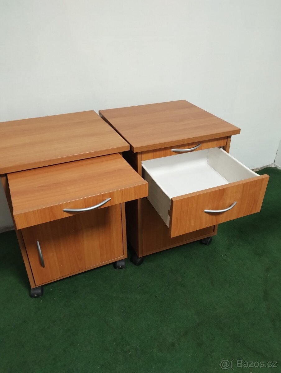 Noční stolek s jídelní deskou na kolečkách - 2