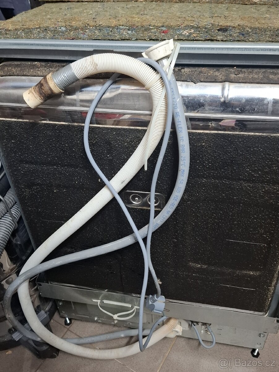 Myčka na nádobí Whirlpool vestavná - levně - 2