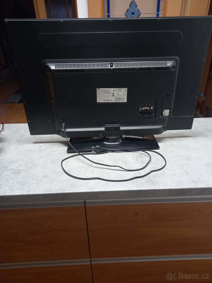 LCD televizor JVC - 2