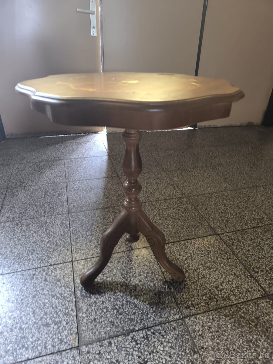 Starožitný stolek INTARZIE - 2