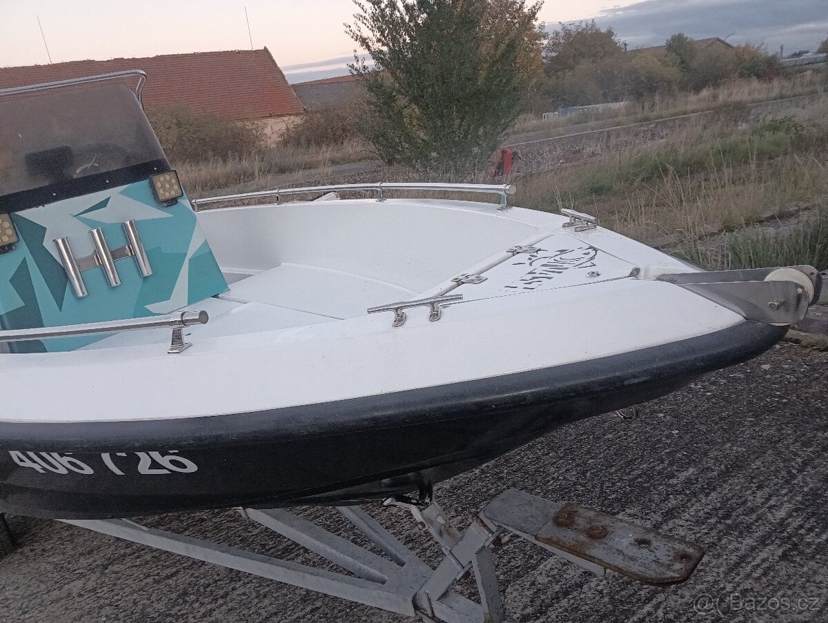 Rybářská loď motor Mercury 50 koní - 2