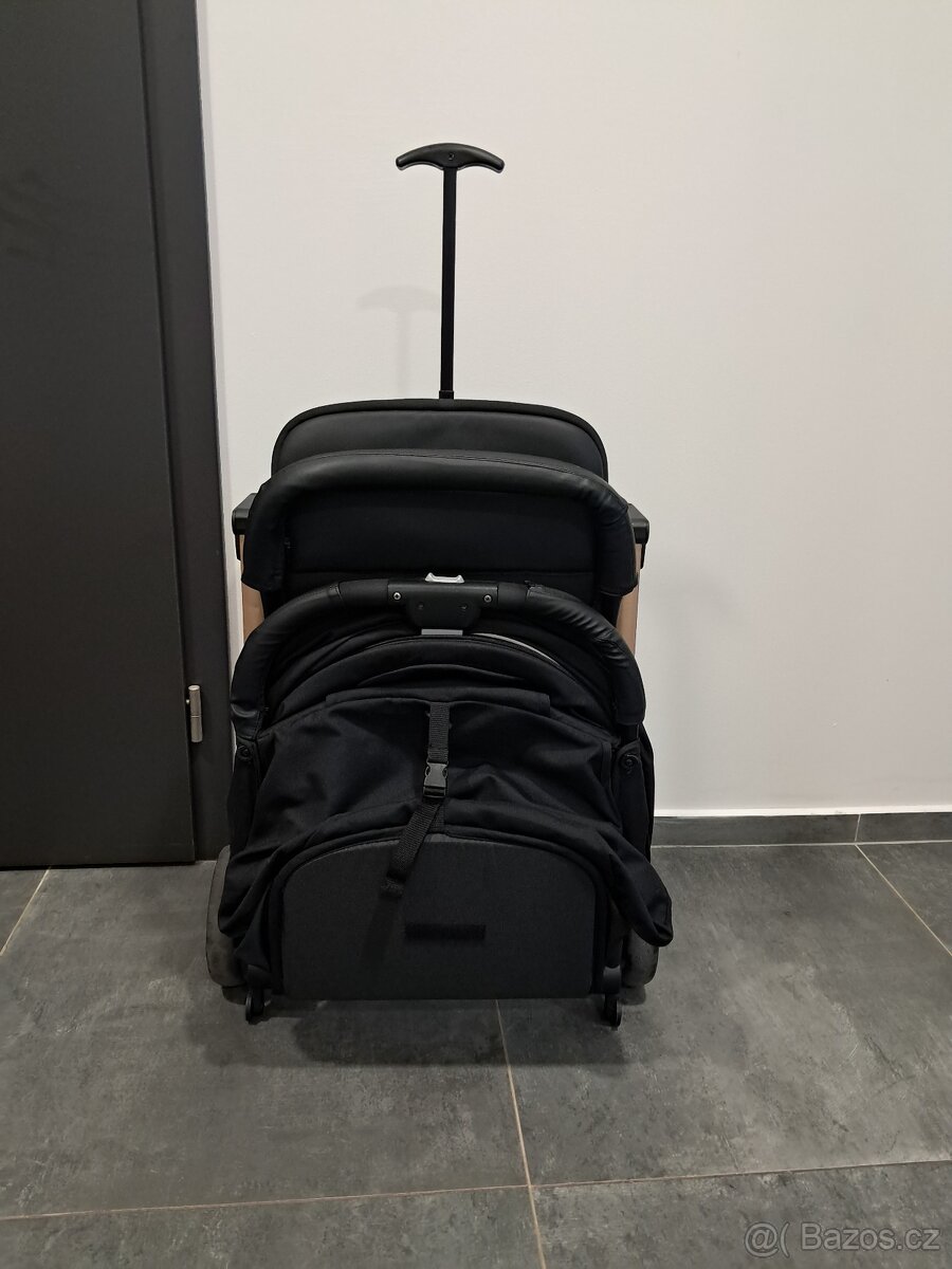 Kočárek MoMi Estelle černý - 2