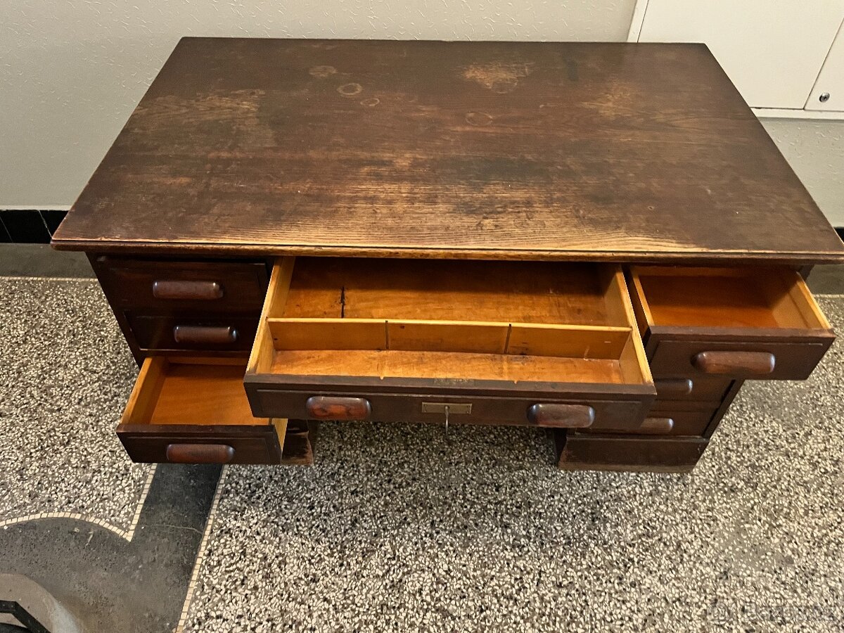 Prvorepublikový pracovní stůl - 2