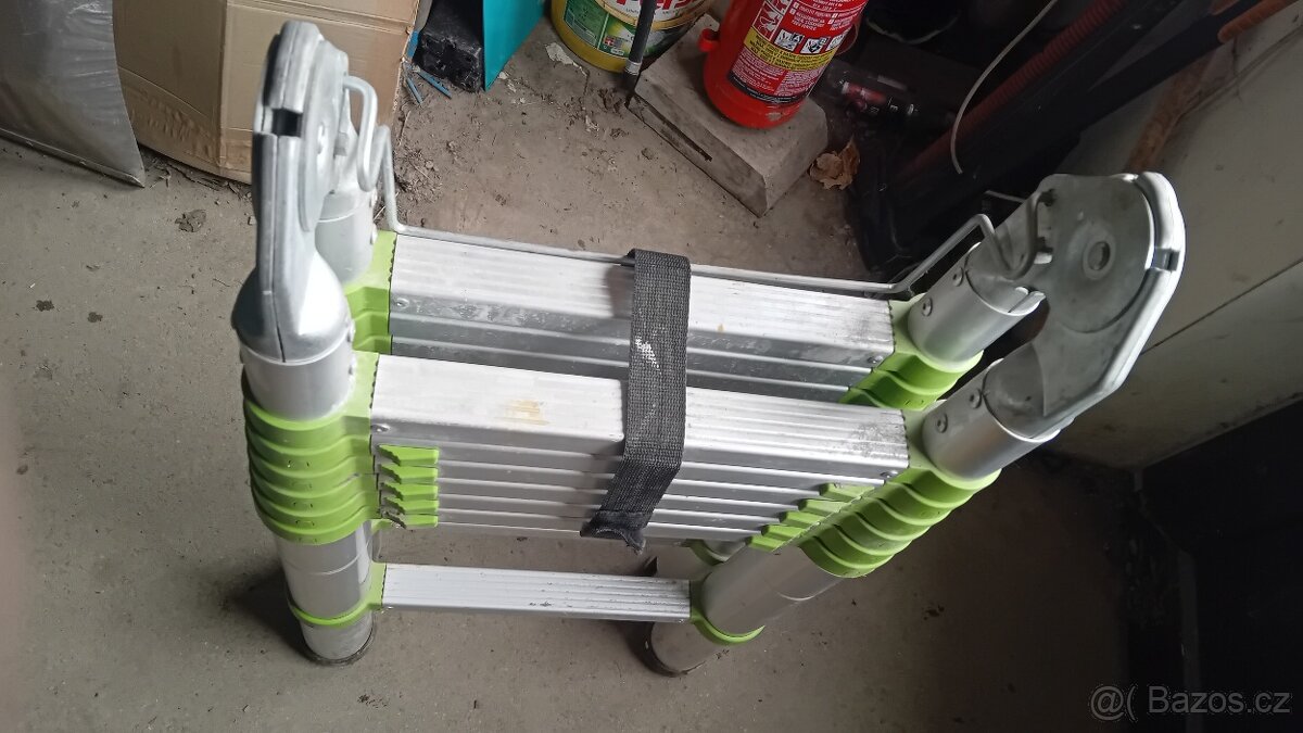 Teleskopické štafle Fieldmann - 2