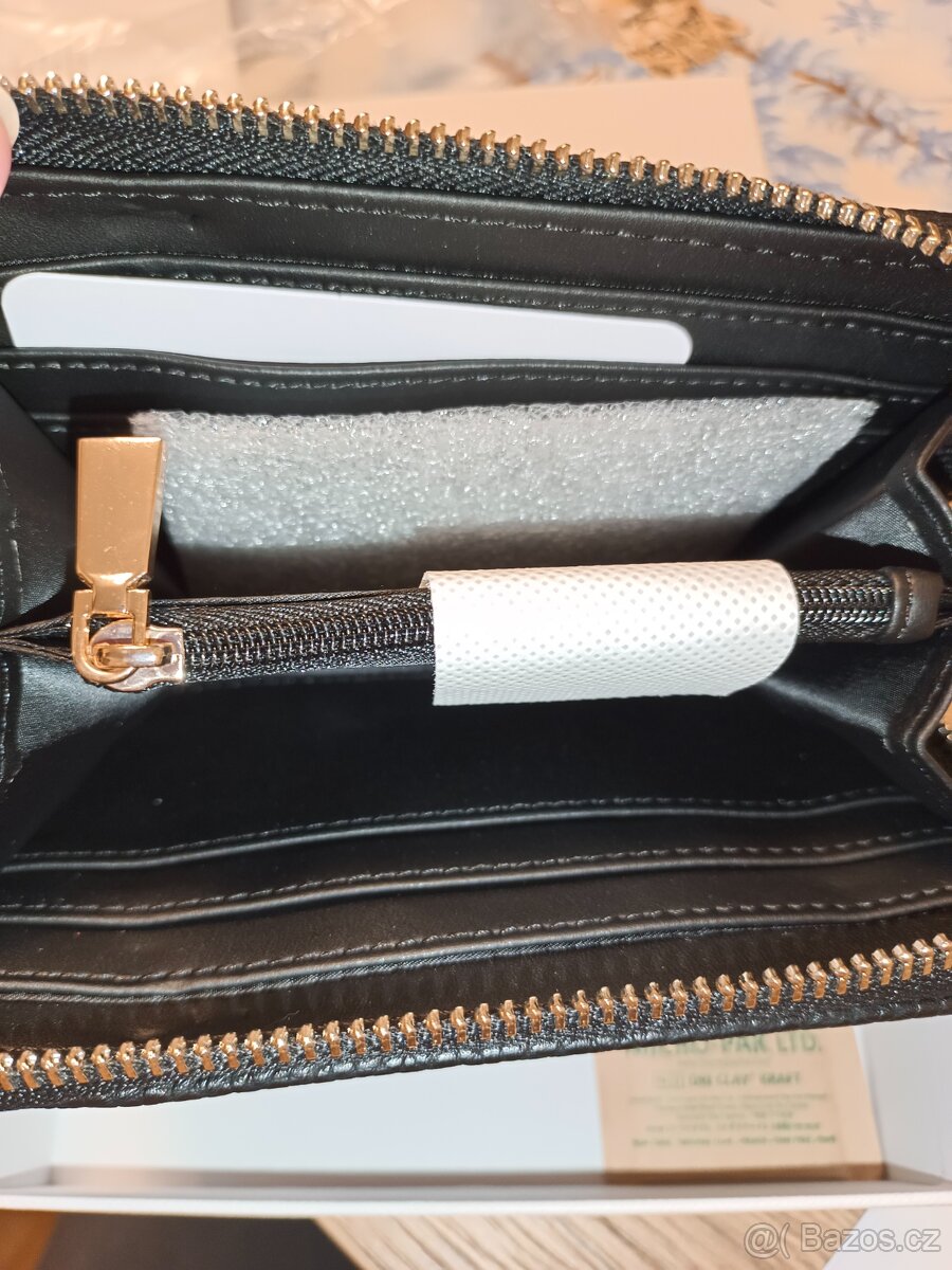 Středně velká Guess peněženka - 2