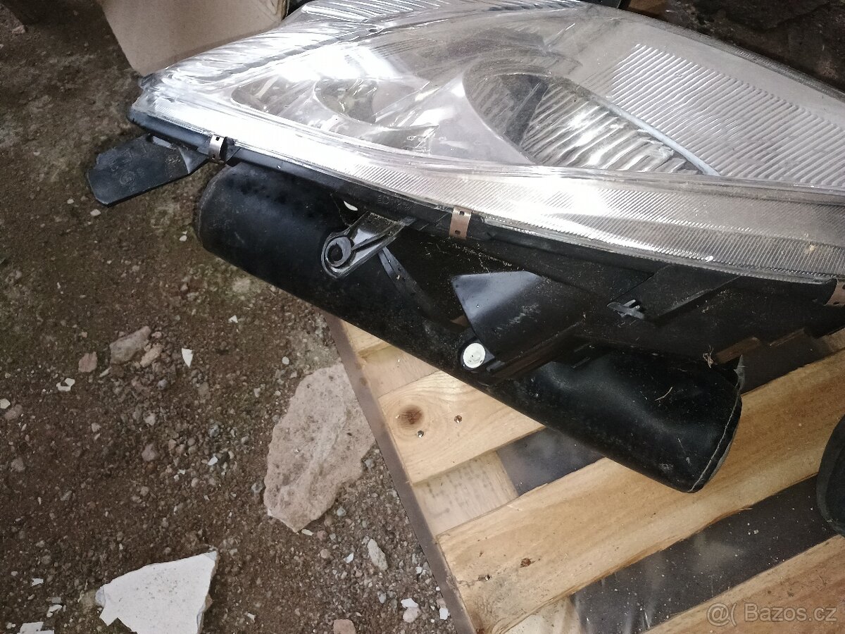 Honda civic 7 svetlo - 2