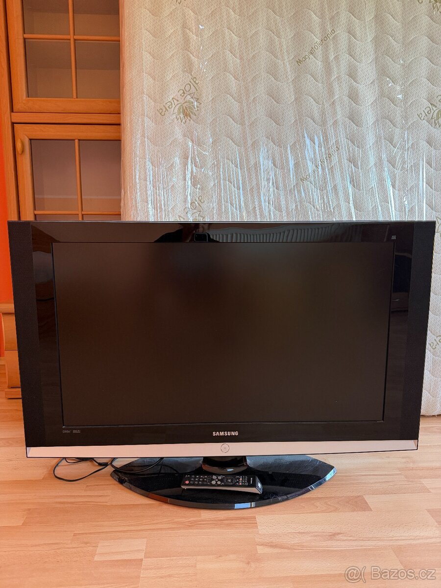 LCD TV Samsung 40" - 2