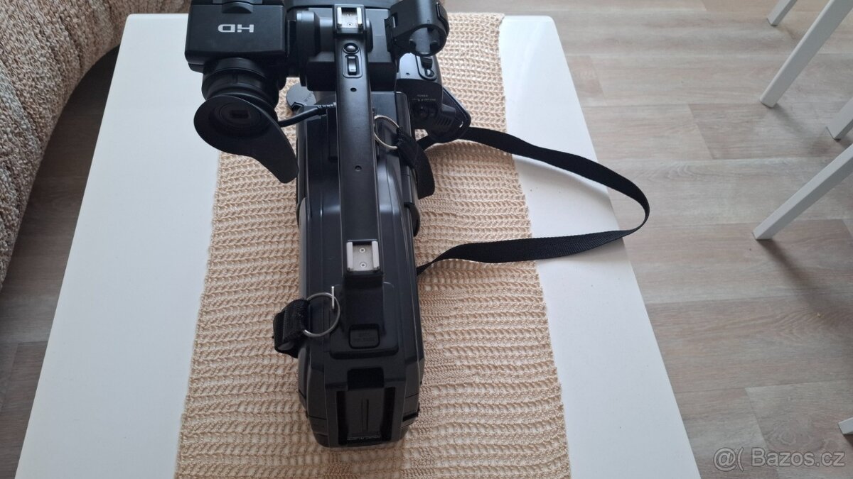 Sony HXR-MC2000 - 2