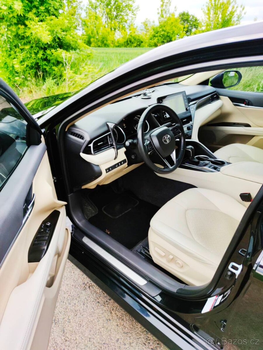 Toyota Camry XV70 - 2