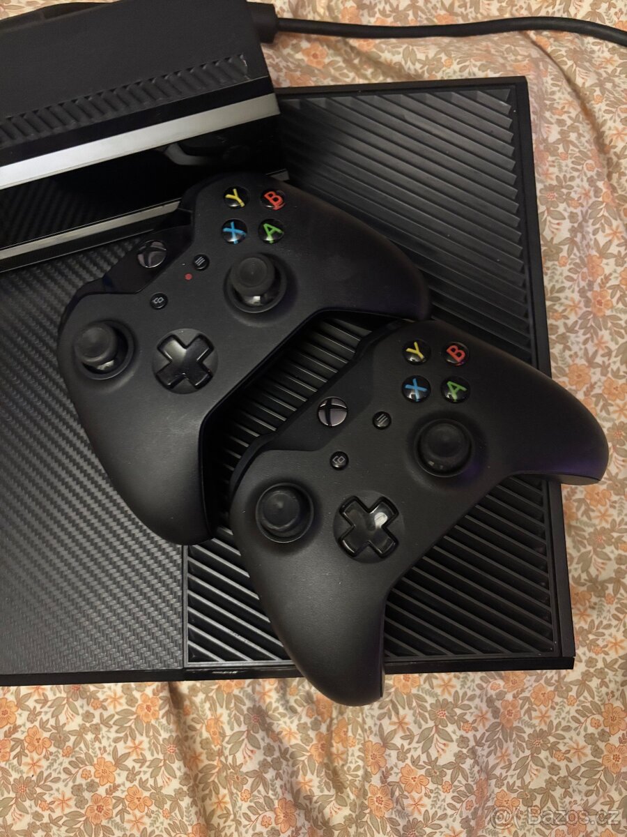 Xbox one, 2 bezdratove konzole, kinect senzor, hry - 2