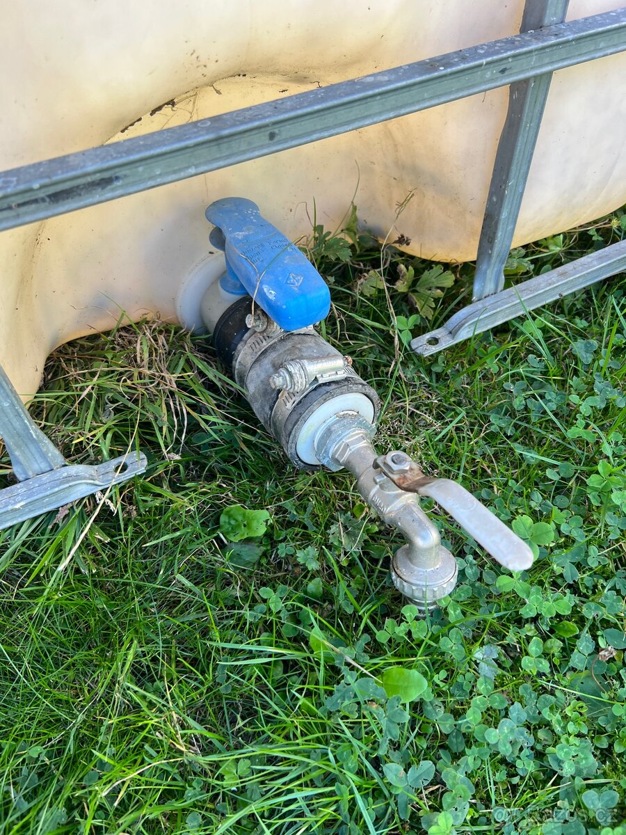 Nádrž na dešťovou vodu objem 1000 l - 2