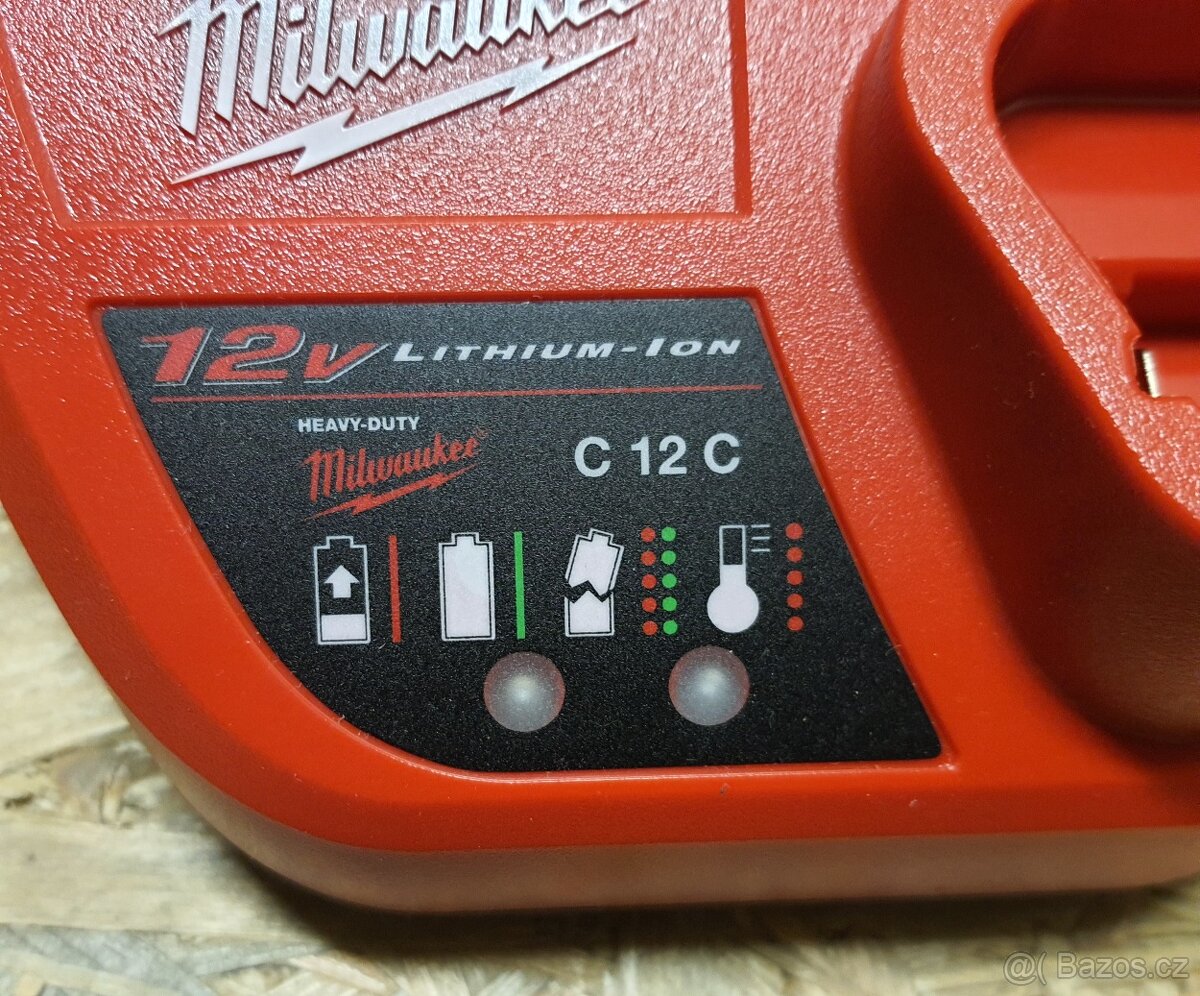Milwaukee nabíječka 12v - 2