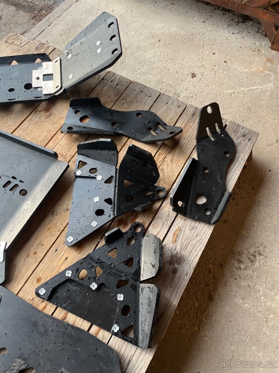 Kryt podvozku Can Am Outlander G2 (krátký) - 2