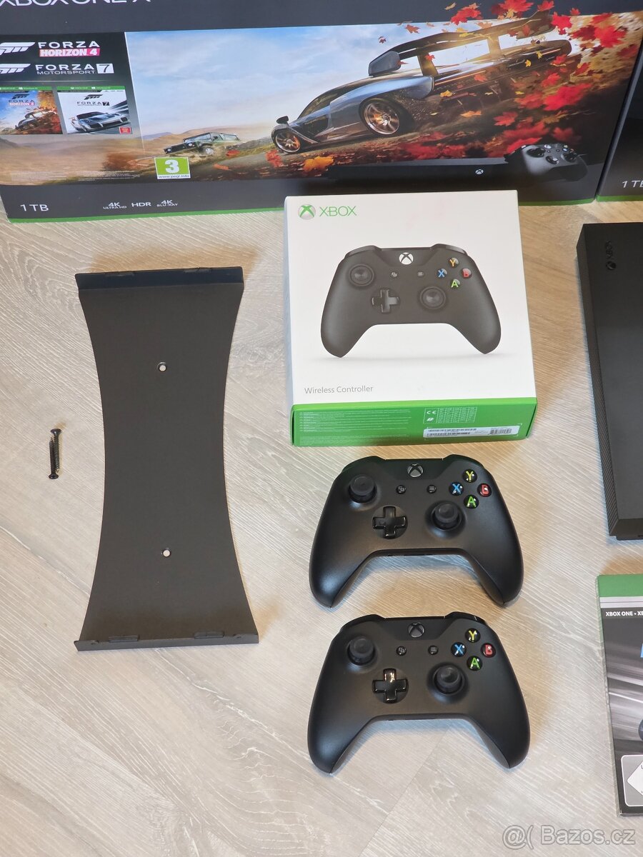 Xbox One X 1TB, 2x ovladač, 7x hra - 2