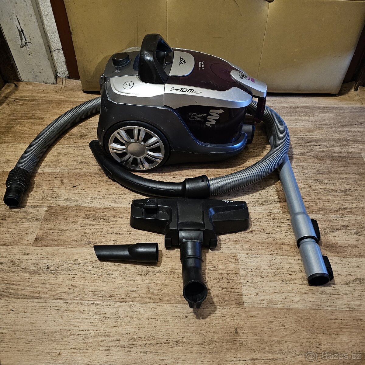 Bezsackovy vysavač ETA - 2