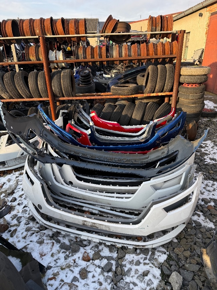 Prodám přední nárazník Škoda Karoq - 2