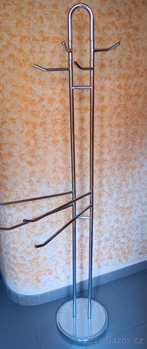 Kovový vešák - 2