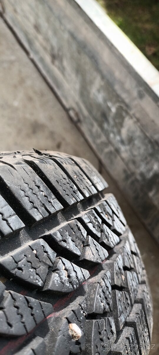 Prodám zimní pneu r13 - 2