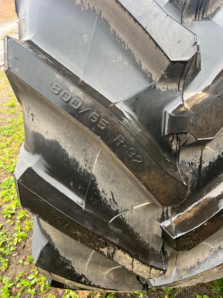 Pneu 800/65 R32 - 2