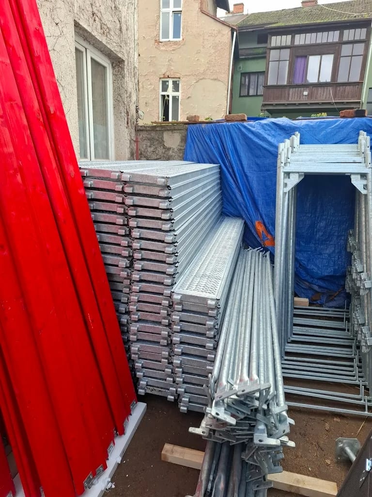 Prodám 46ks ocelových podlažek 3,07m - 2