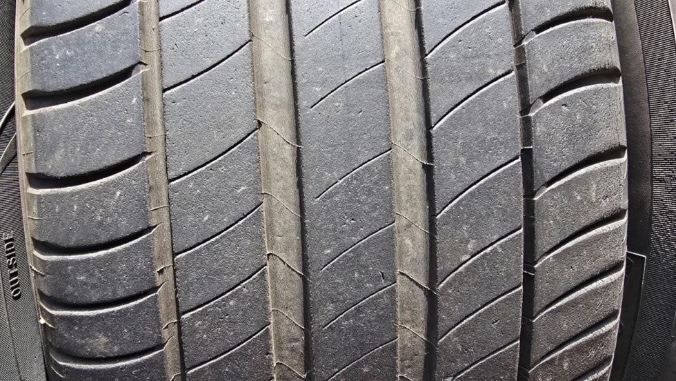 Letní pneu 235/50/17 Michelin - 2