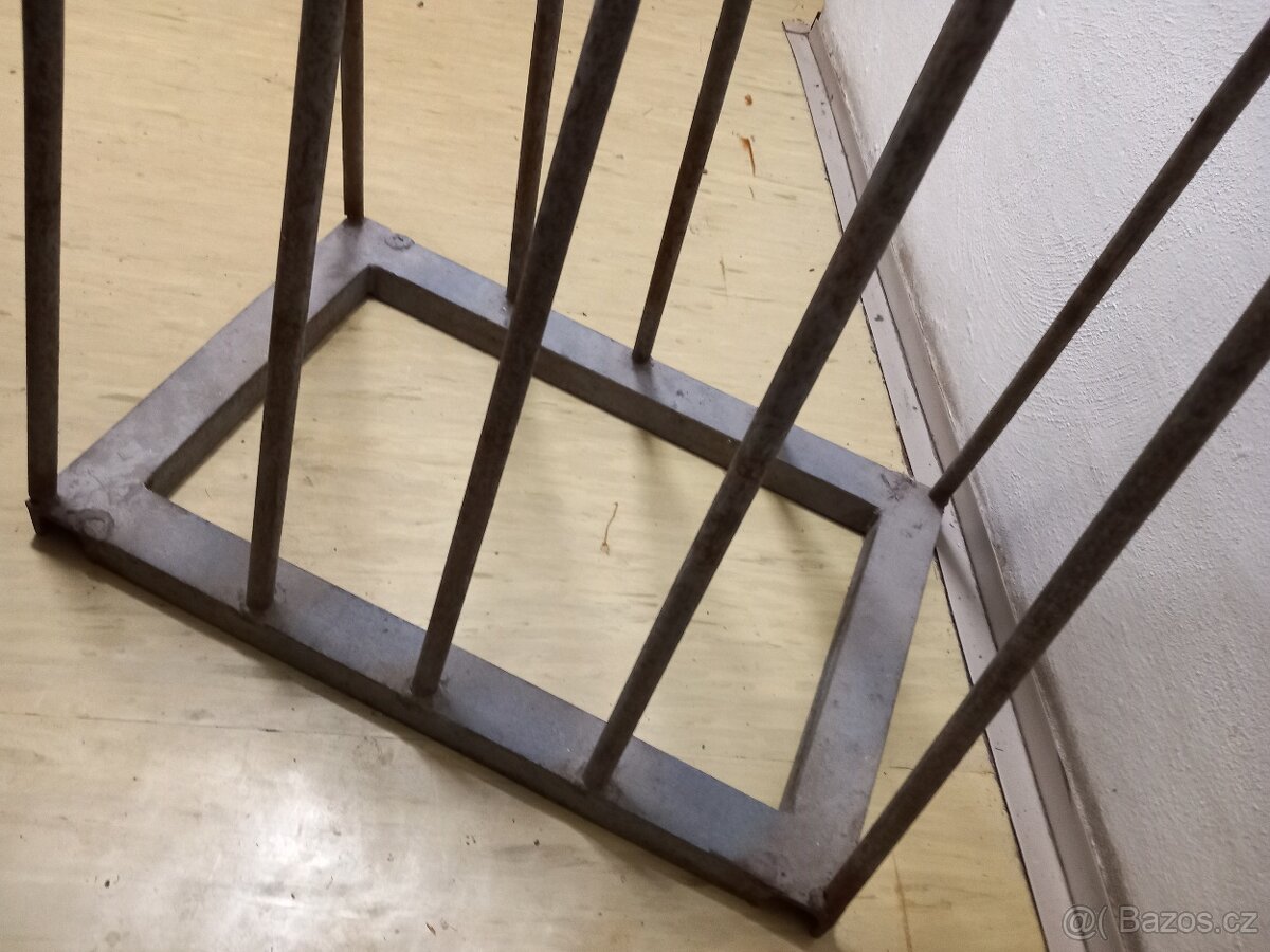 Stojan na 4 jízdní kola 60x40x90 - 2