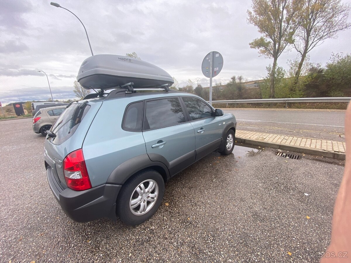 Střešní box Hapro Carver 4.5 MF + lišty Menabo Sherman - 2