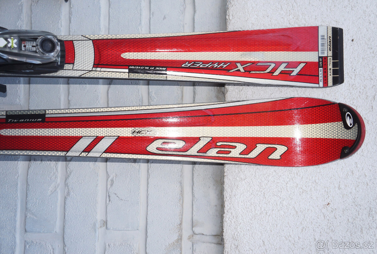 Skoro nové carvingové lyže 162 cm slalomky Elan, bezvadné. - 2