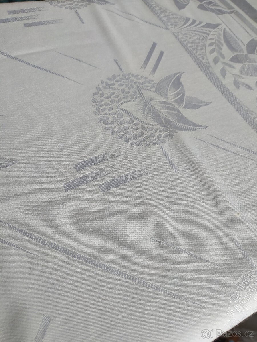 Bílý damaškový ubrus - 2
