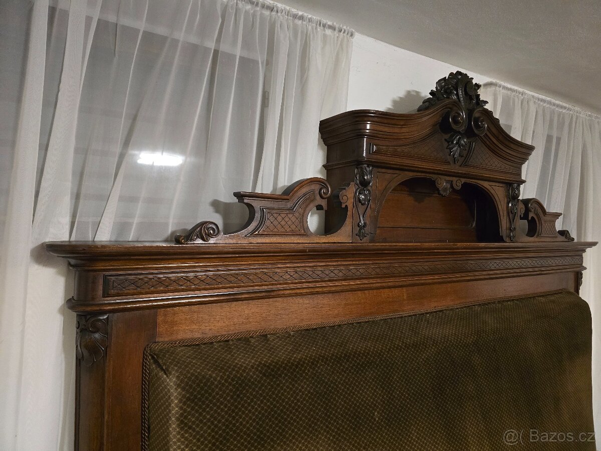 Starožitné křeslo a gauč - 2