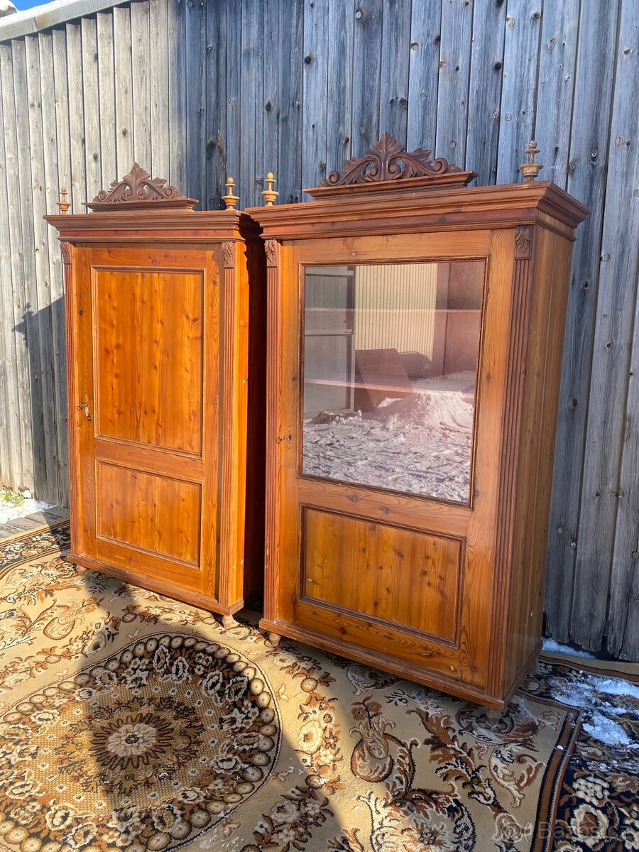 Starožitná vitrína, šatní skříň - 2