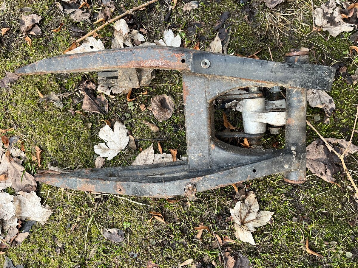 kyvná vidlice xb33 - 2