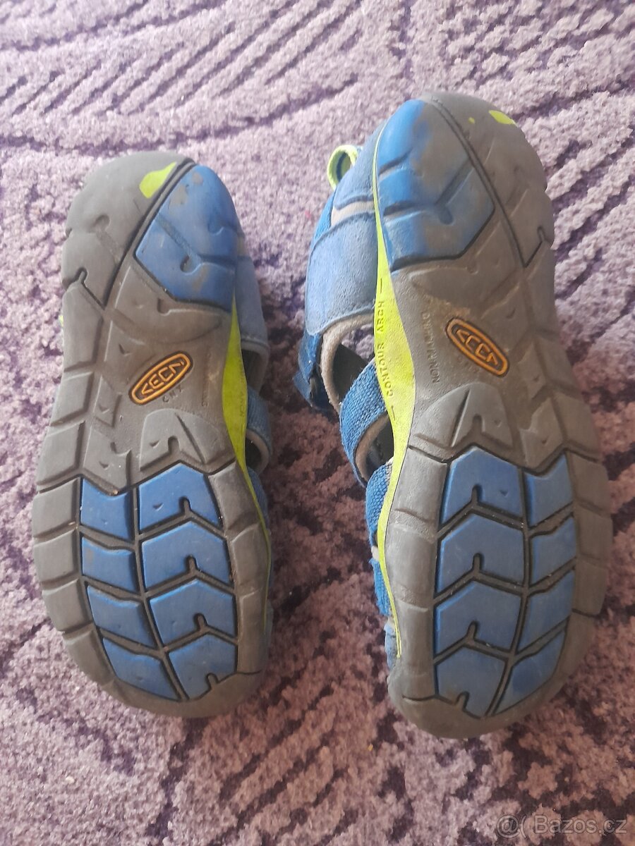 Sandalky, Keen CNX vel.33 - 2